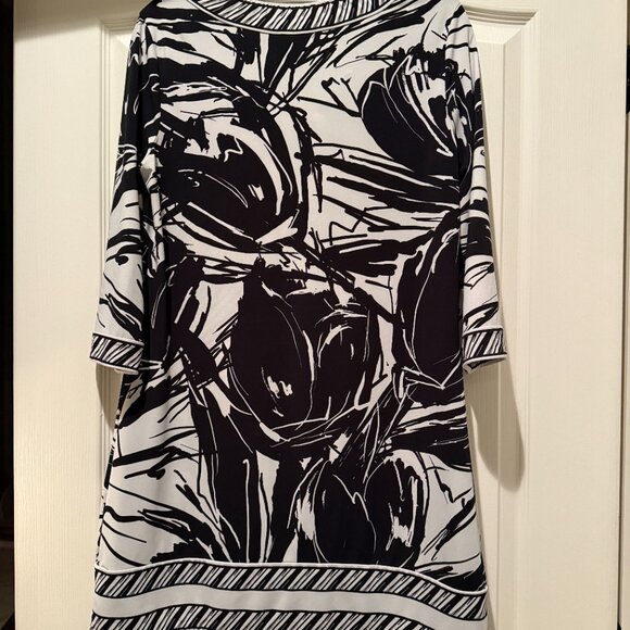 BCBGMaxAzria | Patterned Tunic Shift Dress | Black/White | Size M - Picture 9 of 12